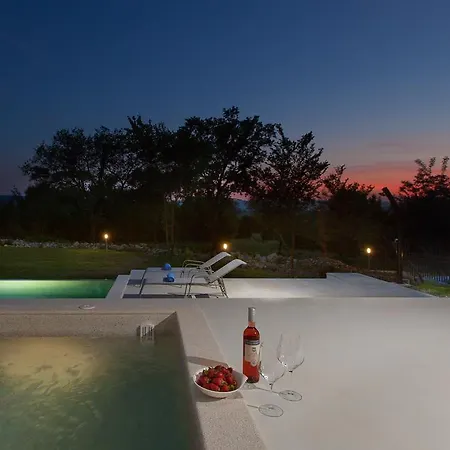 Villa The One - Beautiful With Vast Garden