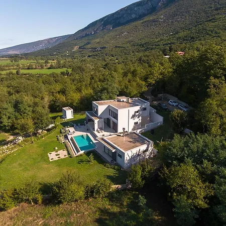 Villa The One - Beautiful With Vast Garden *